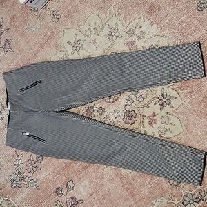 Calvin Klein Black & White Houndstooth Pull-On Skinny Leg Pants - Size 4